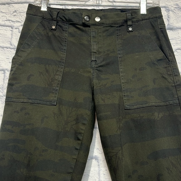 Blank NYC Camouflage Cuffed Joggers Size 28 - Picture 2 of 5